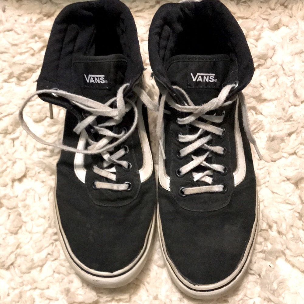 Black Sk8-Hi Vans